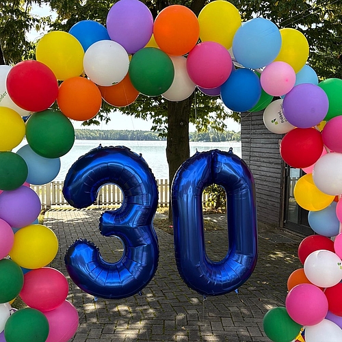 Luftballongirlande mit einer großen 30